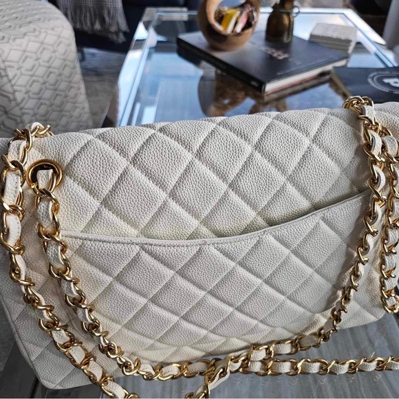 Classic Chanel Flap Handbag - Picture 2 of 6